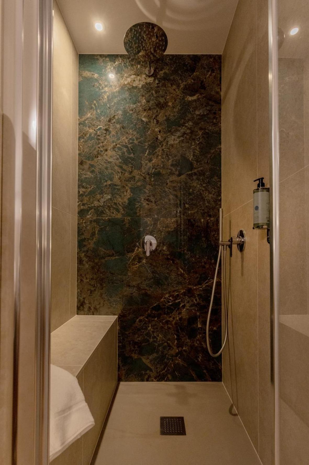 Hotel Trevi Monti House Roma Esterno foto